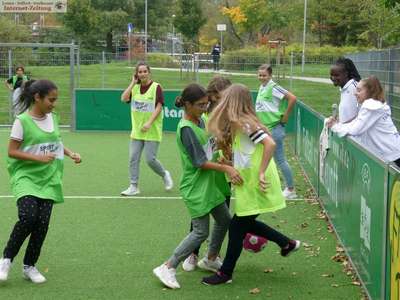 Eine erfolgreiche Brücke zwischen Verein und Schule am Beispiel Mädchen-Fußball